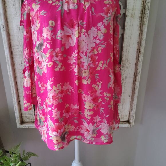 Poppi Women's Ruffe Bell Sleeve Cold Shoulder Top in Pink Floral Metallic - Picture 5 of 8